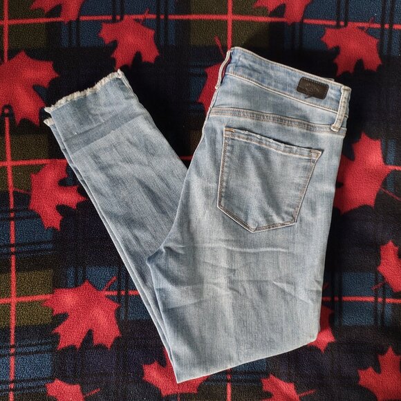 SOFÍA High-Rise Shark Bite Hem Jeans by Sofia Vergara - Picture 3 of 12